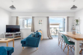 Spacious Flat Sea Views & Private Parking Fistral